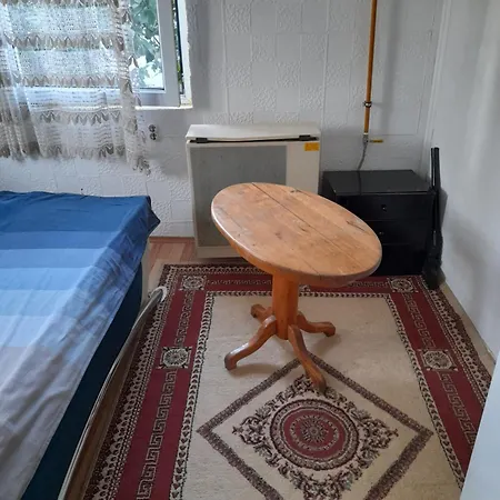 Apartamento Sprat Kuce *