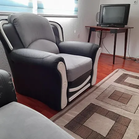 Apartamento Sprat Kuce *